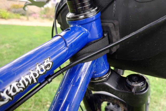 2023 Brae Cycling Cairn Handlebar Bag headtube strap.jpg