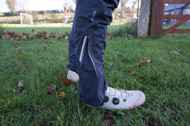 2023 Endura GV500 Waterproof Trousers zip opening.jpeg