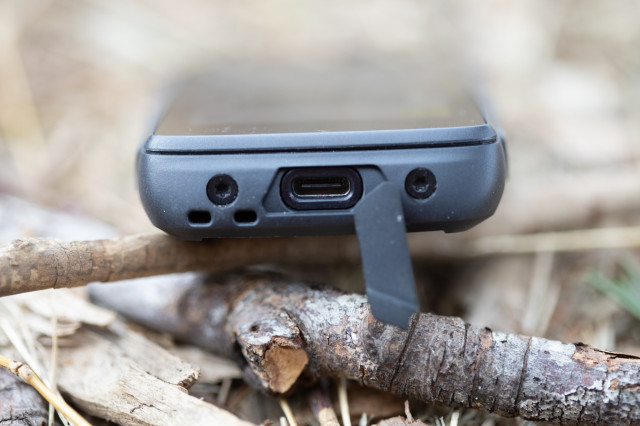 2023 Hammerhead Karoo 2_charging point.jpg
