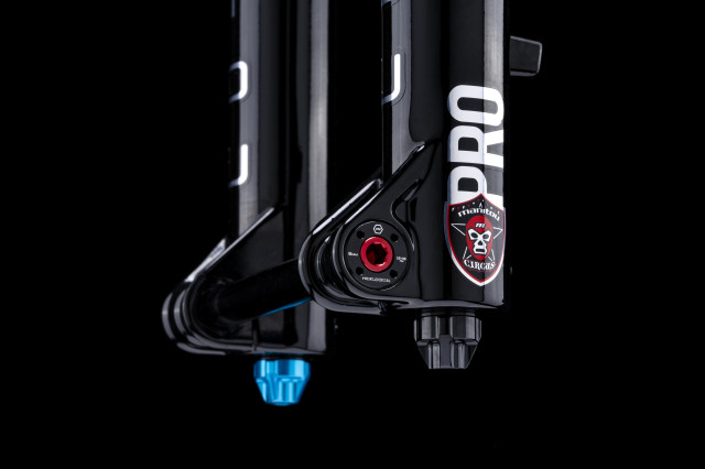 2023 Manitou Circus Pro 34 fork1.jpg