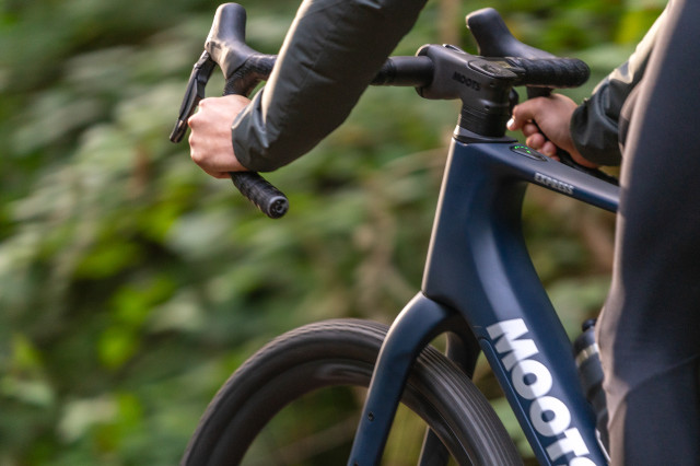 2023 Moots Express e-bike gravel1.jpg