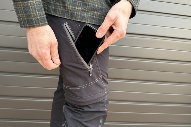 2023 Nzo Dusters Zip-Off - thigh pocket.JPG