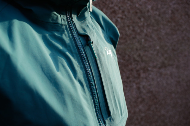 2023 Rapha trail gore tex infinium womens jacket-3.jpg