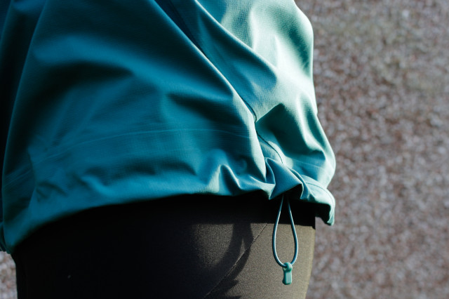 2023 Rapha trail gore tex infinium womens jacket-5.jpg