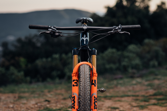 2023 Wilier Urta Max SLR handlebar.png