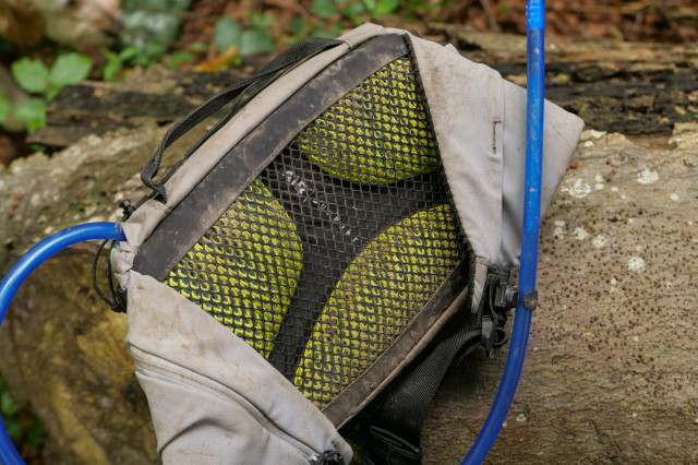 2023 camelbak mule 5 back.jpg