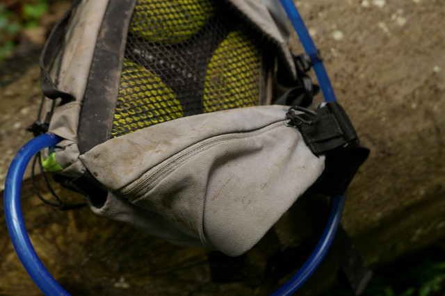 2023 camelbak mule 5 waist pocket.jpg