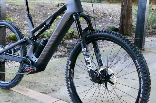 2023 canyon neuronON CF 8 fork.jpg