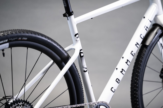 2023 commencal 365 seat stay.jpg