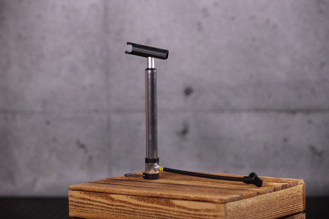 2023 crankbrothers klic hv floor pump.jpg