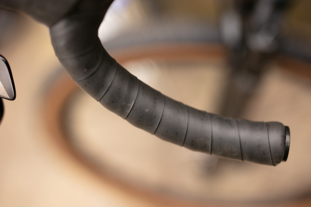 2023 easton microfibre handlebar tape lower.jpg