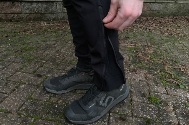 2023 endura mt500 freezing point trouser zip.JPG