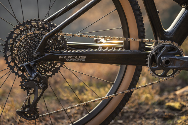 2023 focus raven chainstay.jpg