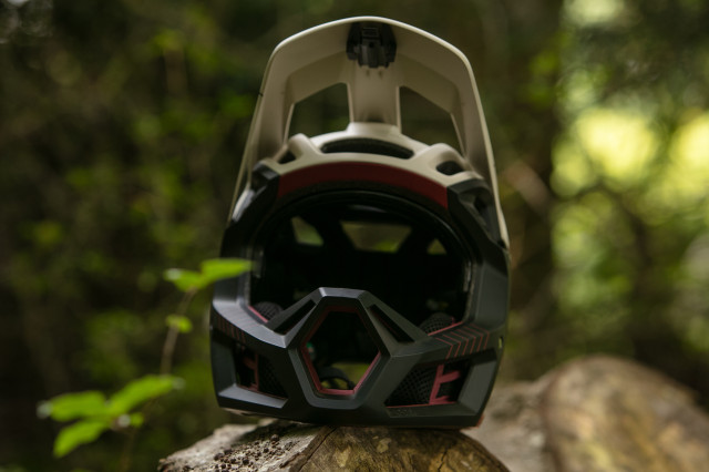 2023 fox proframe rs chin.jpg