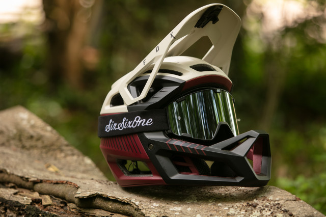 2023 fox proframe rs goggle on.jpg