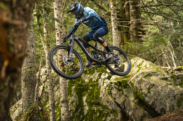 2023 giant reign riding.jpg