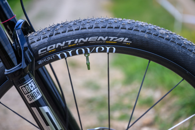 2023 hunt proven carbon race XC UD on bike 1.jpg
