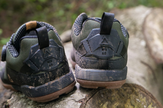 2023 leatt 6.0 clip shoe rear.jpg