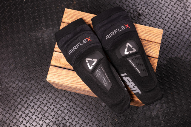 2023 leatt airflex hybrid pro knee 5ct.jpg