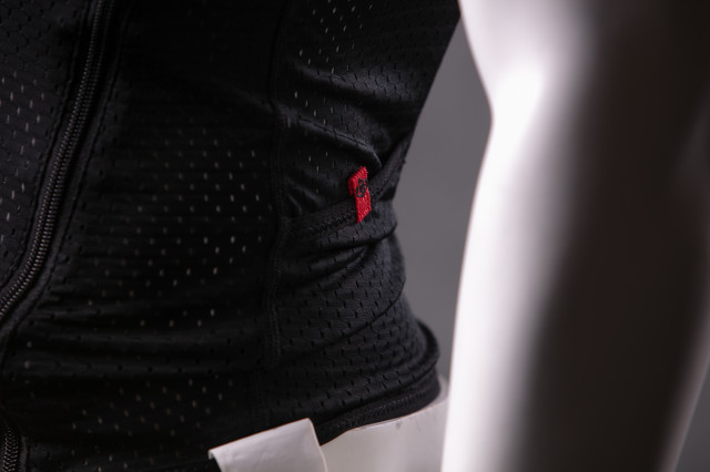 2023 leatt body tee airflex stealth side pocket.jpg