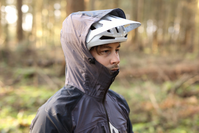 2023 leatt hydradri 3.0 mono suit hood up.jpg