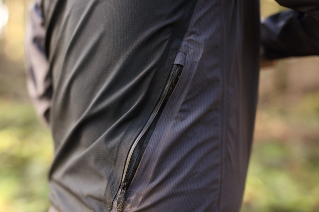 2023 leatt hydradri 3.0 mono suit rear vent.jpg