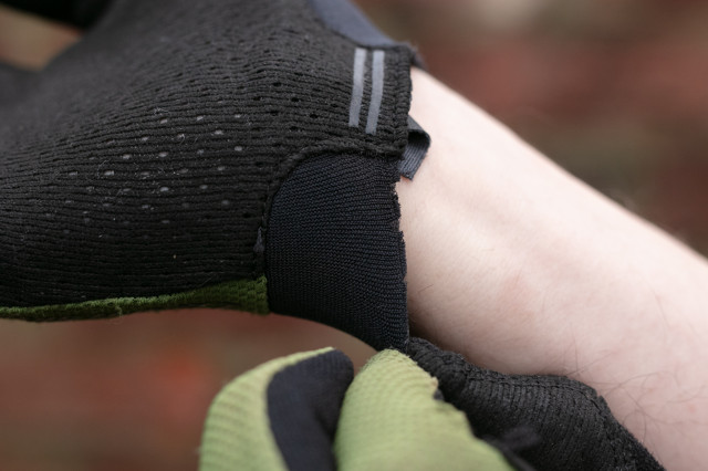 2023 lizard skins monitor ignite gloves cuff.jpg