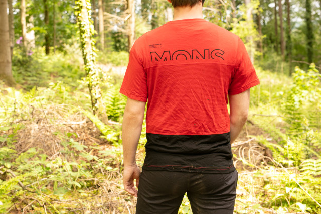 2023 mons royale tarn merino shift tshirt rear.jpg