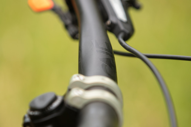 2023 oneup carbon handlebar detail 2.jpg