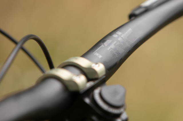 2023 oneup carbon handlebar detail 3.jpg