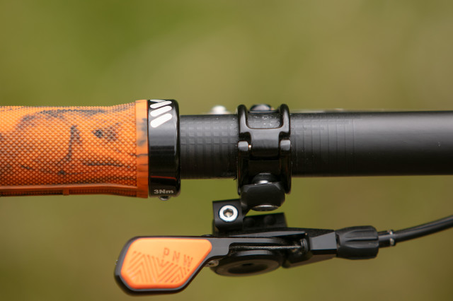 2023 oneup carbon handlebar detail 4.jpg