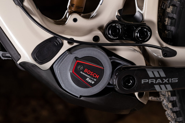 2023 pivot shuttle am motor.jpg