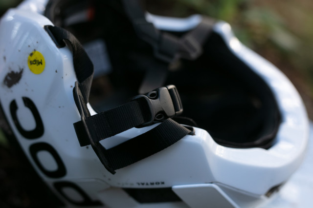 2023 poc kortal race mips buckle.jpg