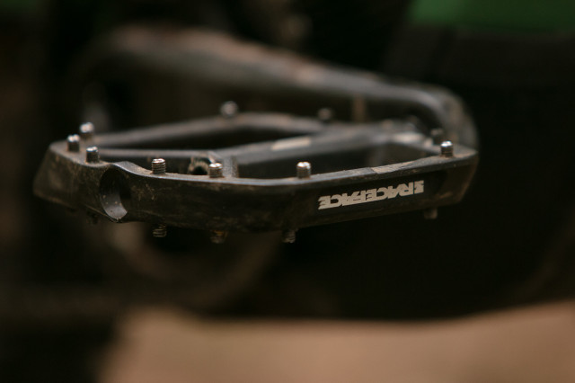 2023 race face aeffect r front.jpg