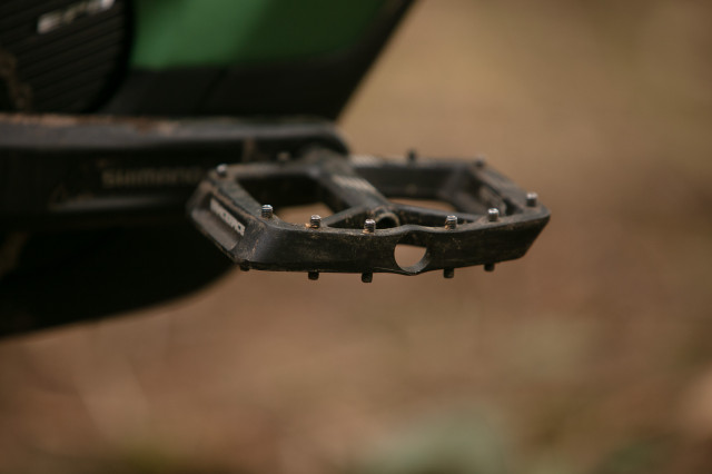 2023 race face aeffect r out edge.jpg