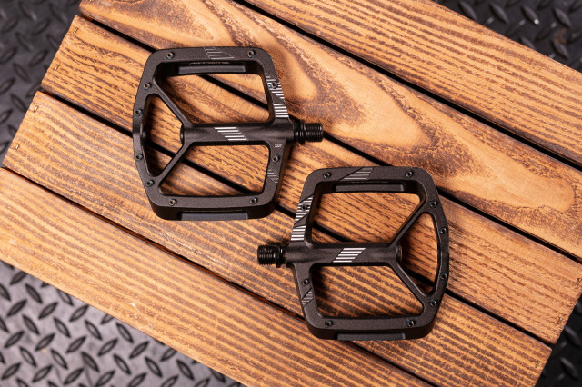 2023 raceface aeffect r pedals 5ct.jpg