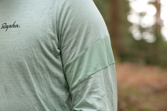2023 rapha trail merino jersey band.jpg
