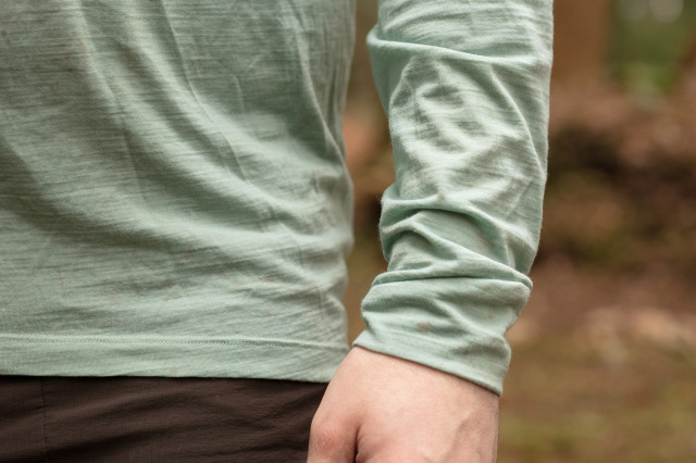 2023 rapha trail merino jersey cuff.jpg