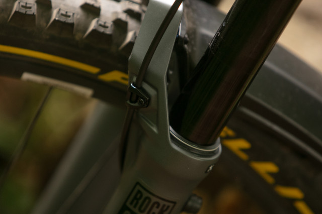 2023 rockshox zeb hose tidy.jpg