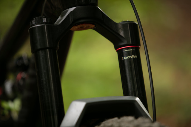 2023 rockshox zeb max trav.jpg