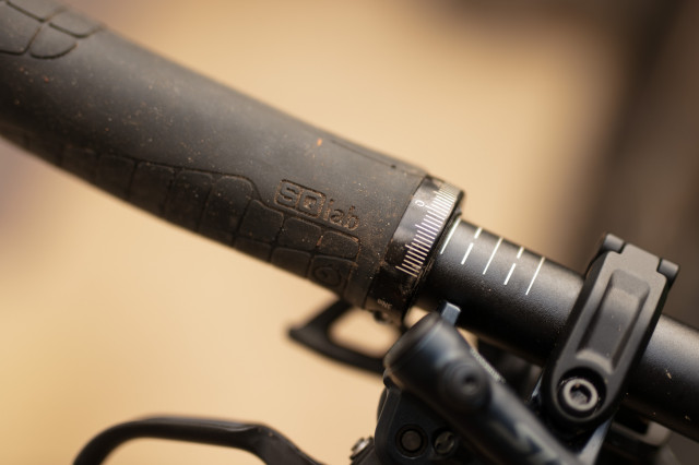 2023 sqlab tech and trail grip 2 collar.jpg