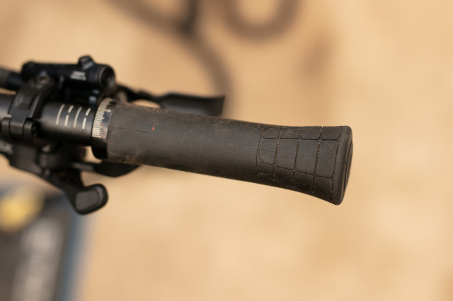 2023 sqlab tech and trail grip 2 upper.jpg