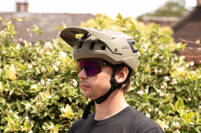 2023 sweet protection memento rig reflect glasses on.jpg