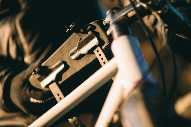 2023 tailfin top tube pack straps.jpg