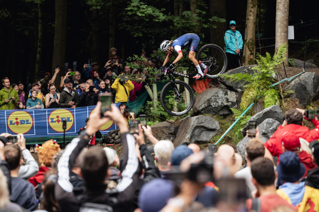 2023 uci world champs xco prevot.jpg