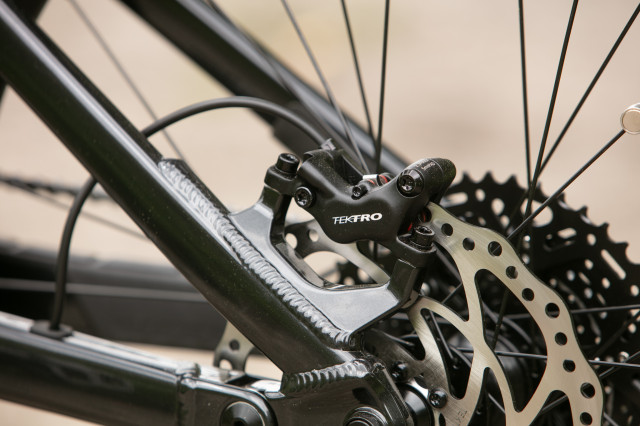 2023 vitus e mythique brake cali.jpg