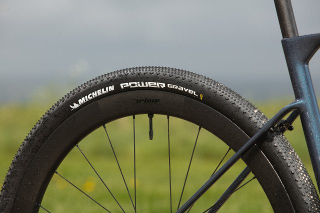 2023 vitus venon evo gr rear wheel.jpg