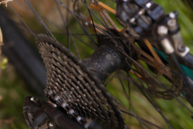 2023 wtb htz i30 wheelset rear hub.jpg