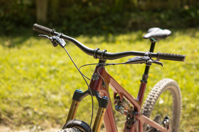 2023 yeti sb135 lr bar.jpg