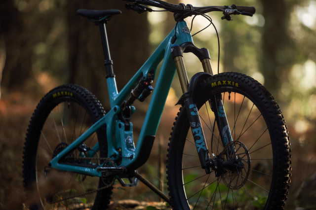 2023 yeti sb140 fork.jpg